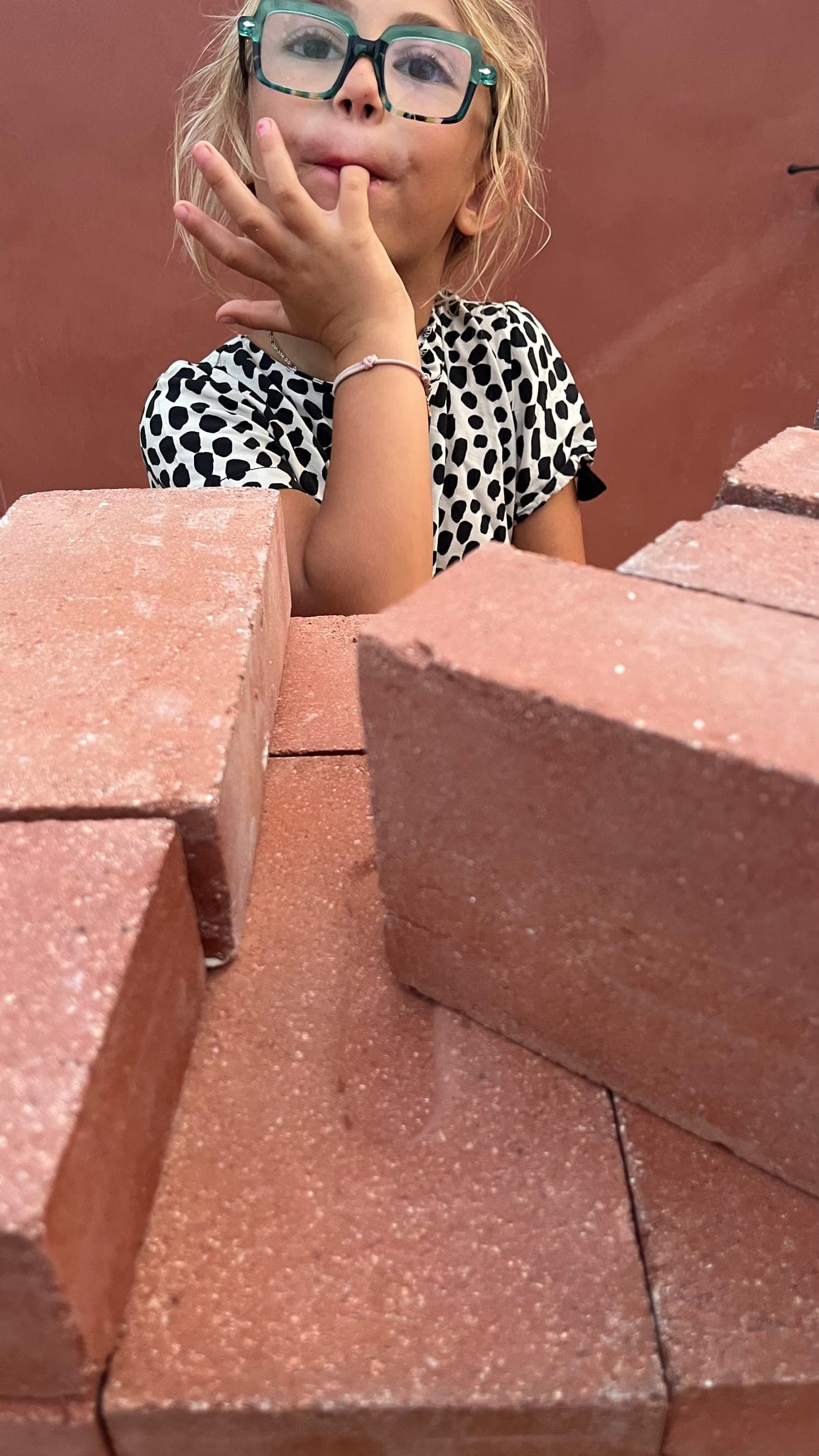 La piccola di casa tra i mattoni rossi - OZIO Il Trullo Rosso