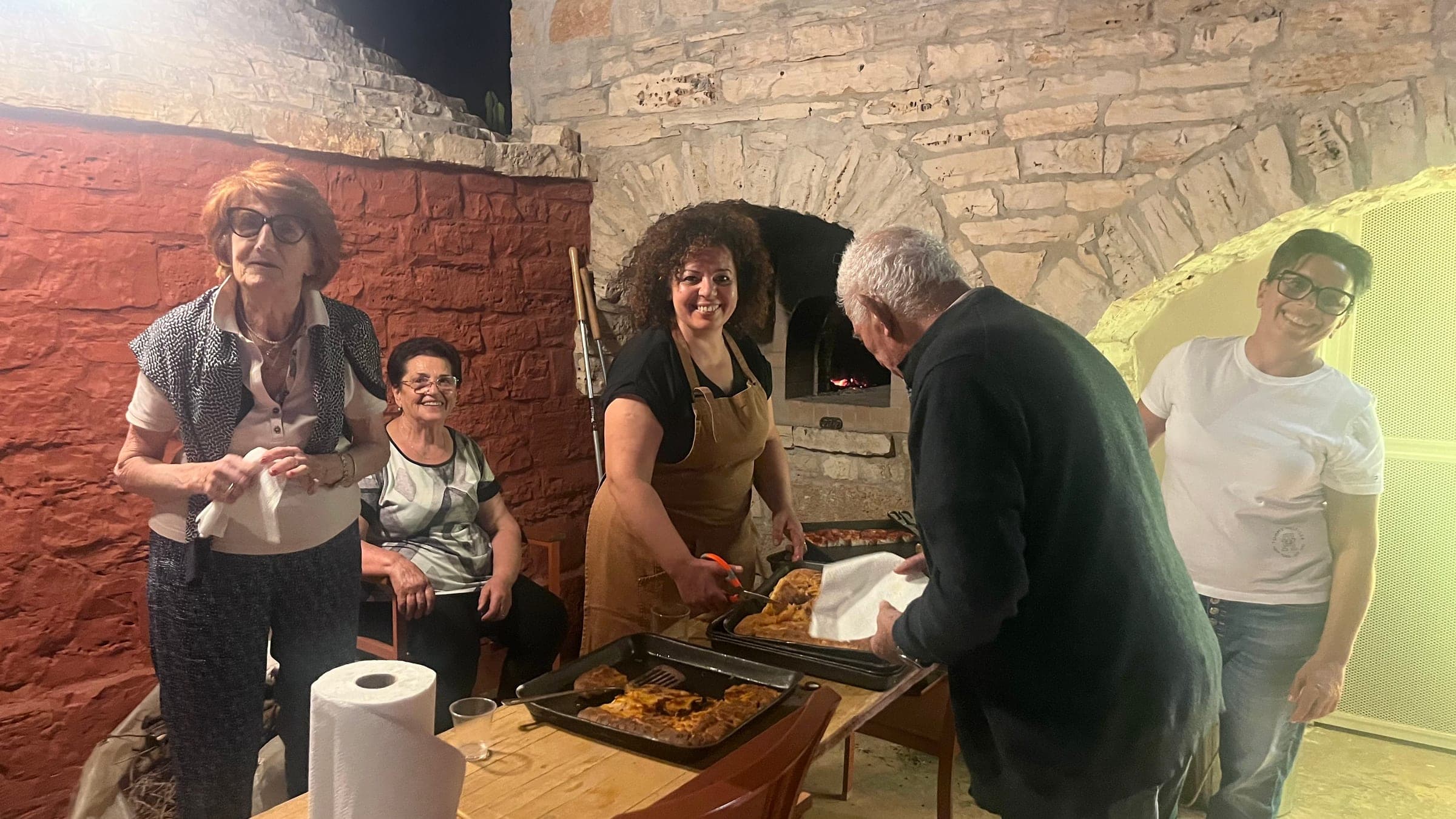In cucina al forno a legna - OZIO Il Trullo Rosso